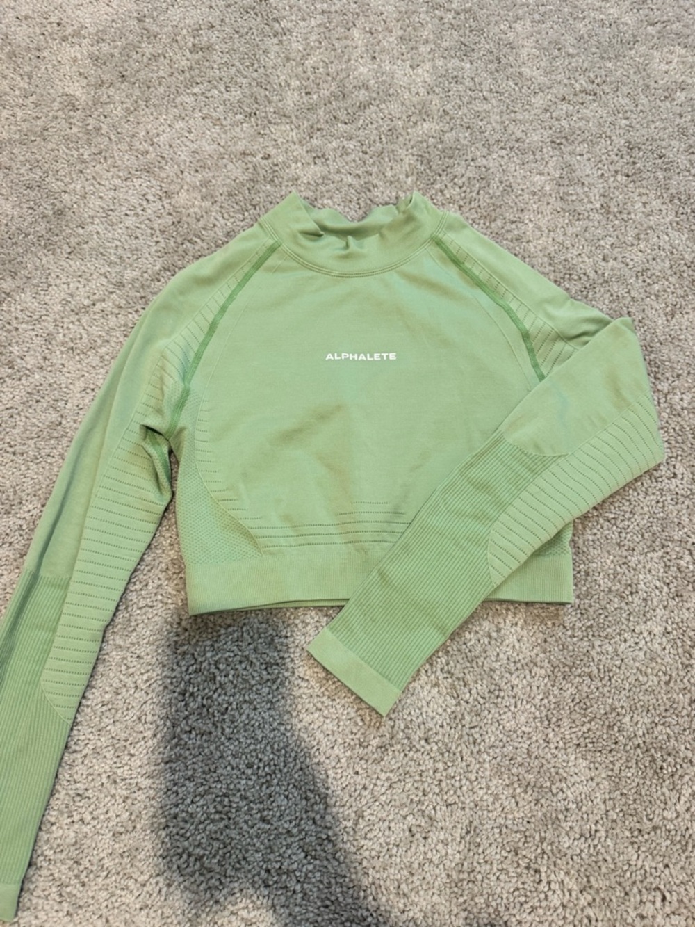 Alphalete Light Green Seamless Long-Sleeve Crop Top
